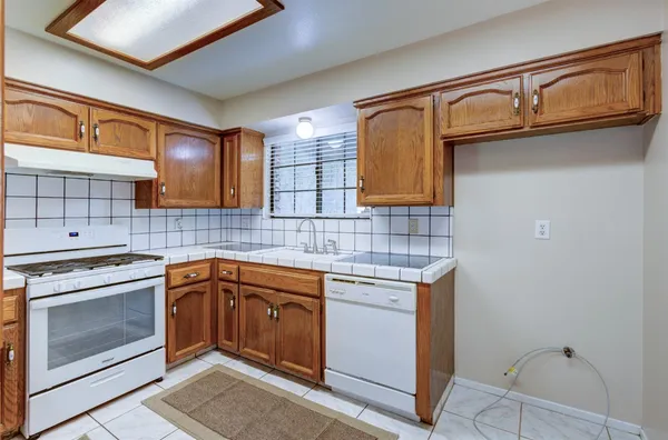 $2,350 | 2394 Scott Avenue, Clovis, CA 93611