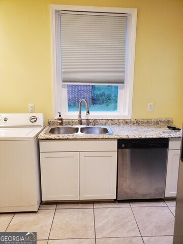 697 Grenada Terrace Macon, GA 31206 - Photo 15 of 18 a bathroom with a granite countertop sink and a mirror