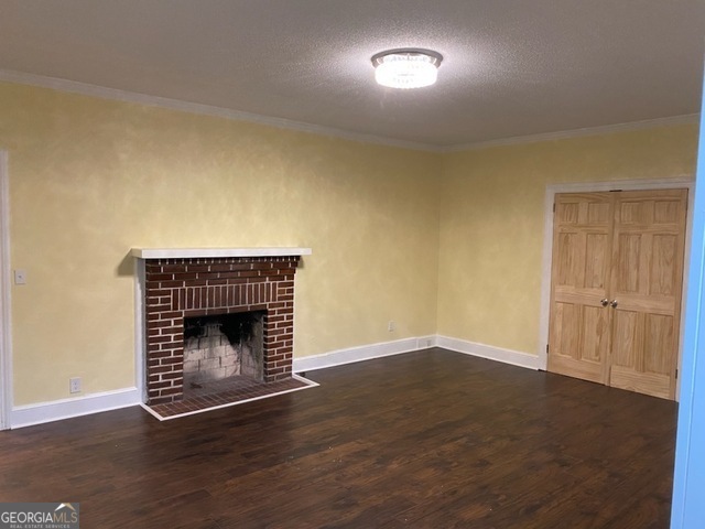 697 Grenada Terrace Macon, GA 31206 - Photo 5 of 18 a room with a fireplace and a fireplace