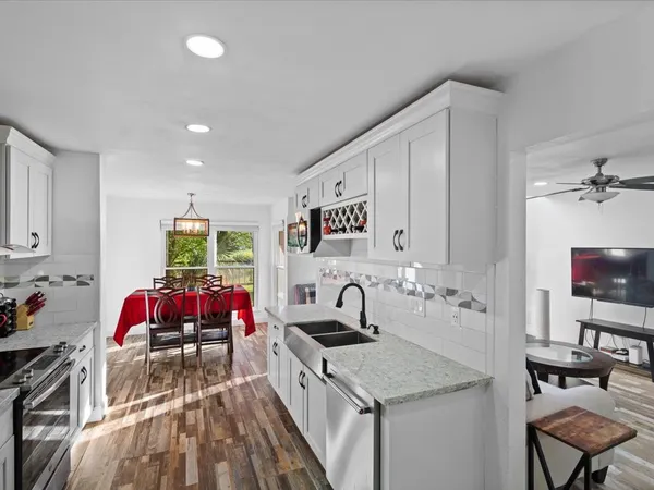 $2,300 | 15932 Seahorse Drive, Unit 272, Houston, TX 77062