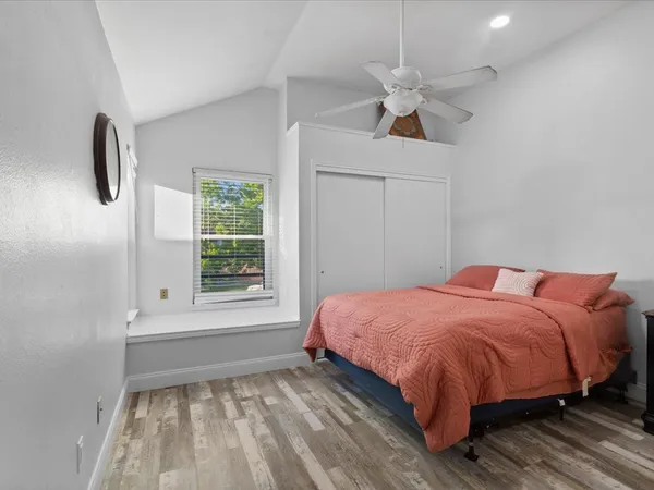 $2,300 | 15932 Seahorse Drive, Unit 272, Houston, TX 77062