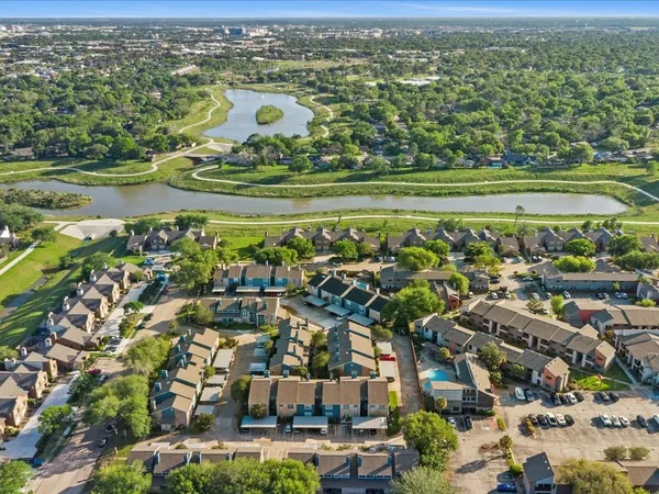 $2,300 | 15932 Seahorse Drive, Unit 272, Houston, TX 77062