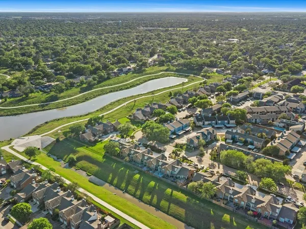 $2,300 | 15932 Seahorse Drive, Unit 272, Houston, TX 77062