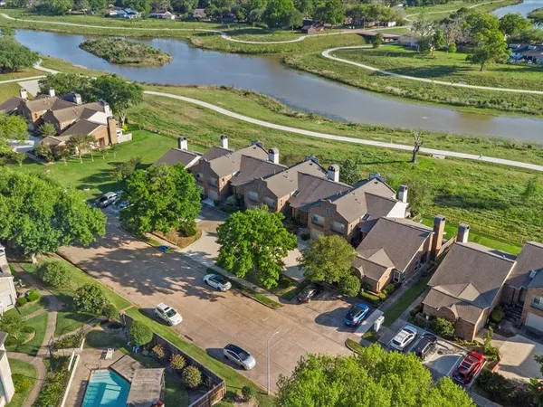 $2,300 | 15932 Seahorse Drive, Unit 272, Houston, TX 77062