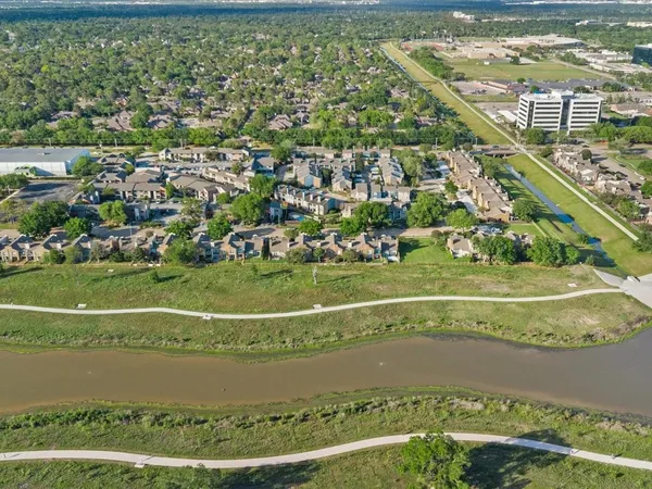 $2,300 | 15932 Seahorse Drive, Unit 272, Houston, TX 77062