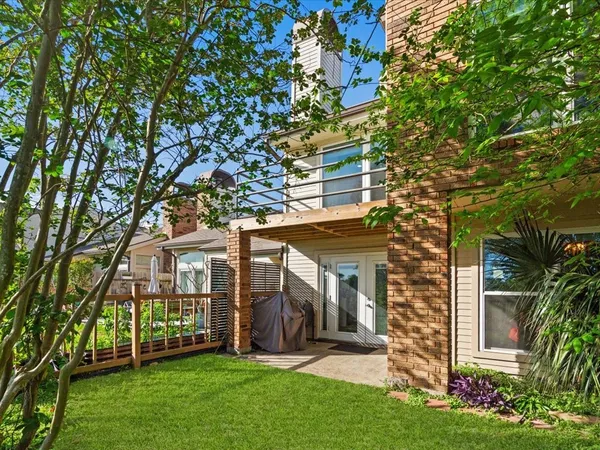 $2,300 | 15932 Seahorse Drive, Unit 272, Houston, TX 77062