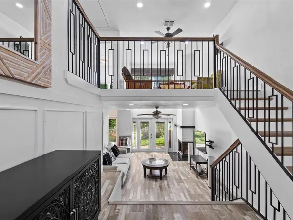 $2,300 | 15932 Seahorse Drive, Unit 272, Houston, TX 77062