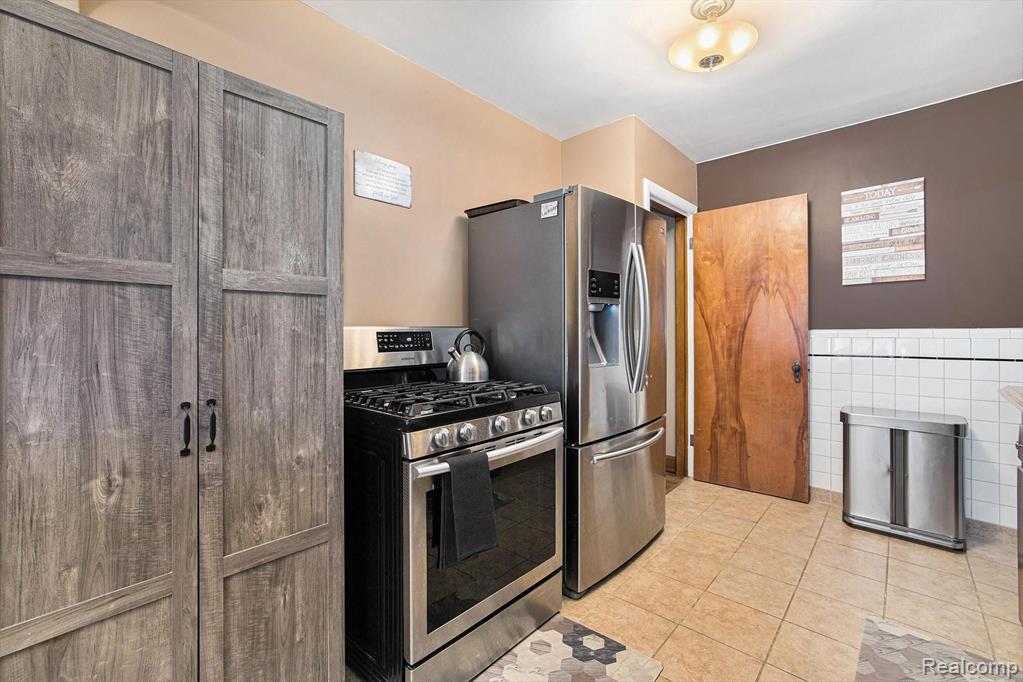 16780 Edinborough Road Detroit, MI 48219 - Photo 11 of 36