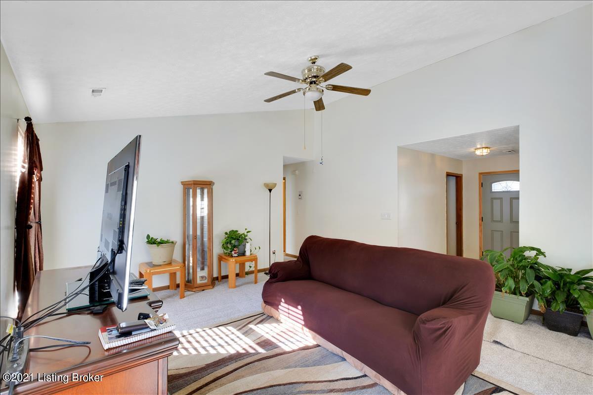 9731 Brooks Bend Road Louisville, KY 40258 - Photo 4 of 24 9731 Brooks Bend Rd-106
