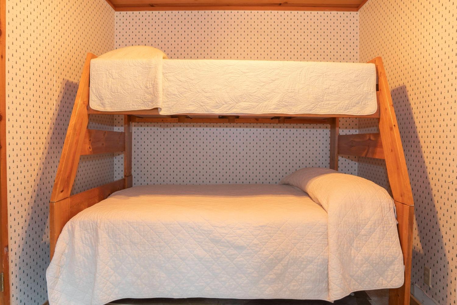 42135 Hanging Branch Road Shaver Lake, CA 93664 - Photo 43 of 55 a bathroom with a bathtub