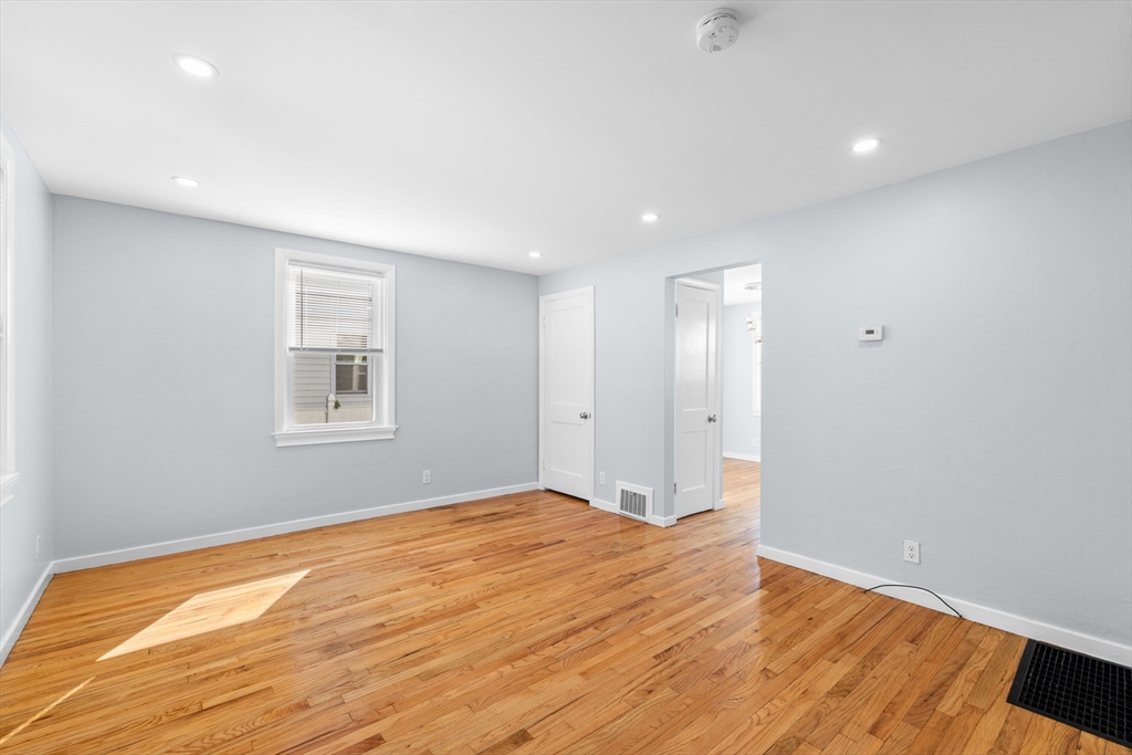 73 Bay State Road Quincy, MA 02171 - Photo 3 of 17 Gallery Image 3