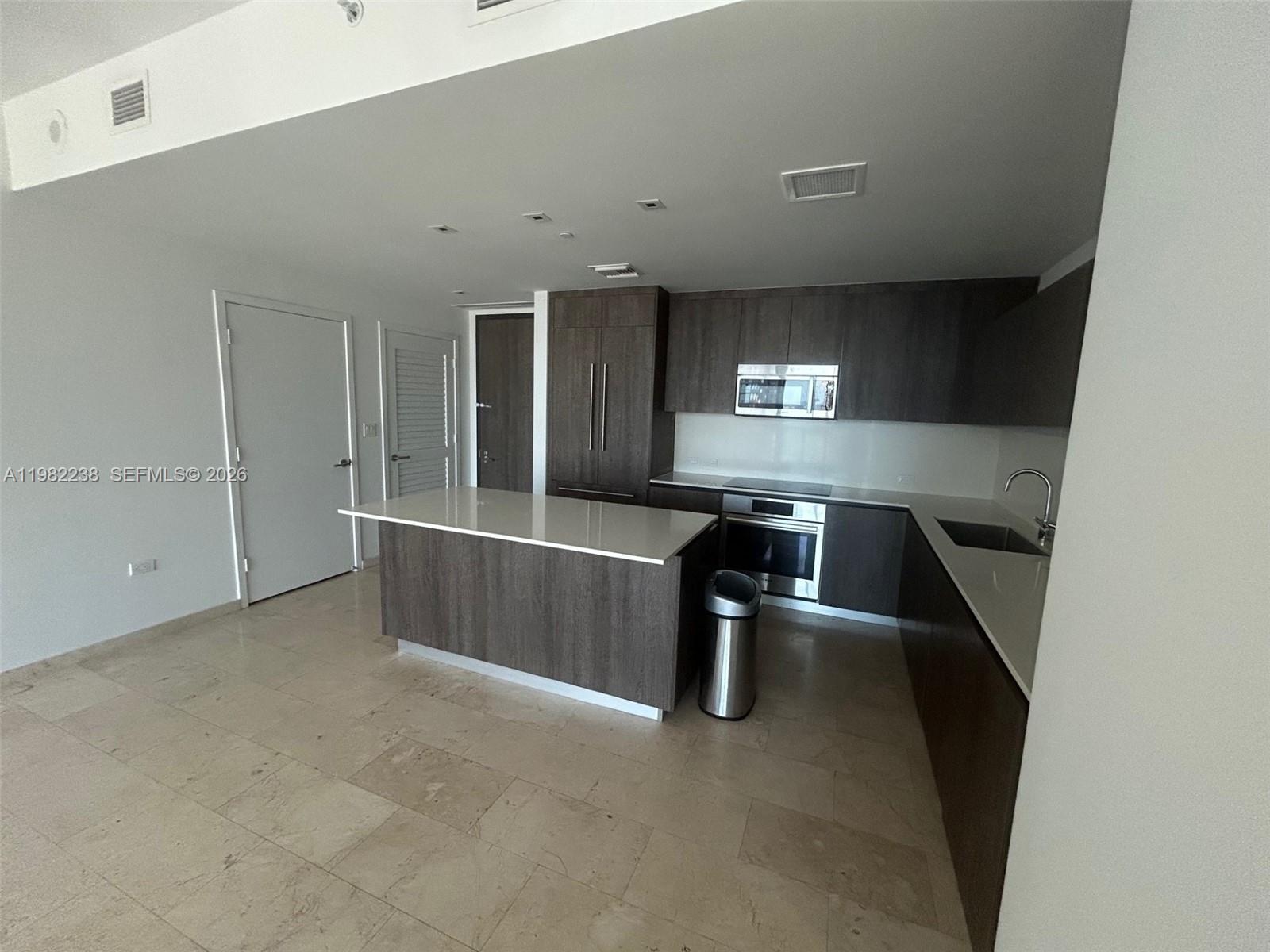 88 Southwest 7th Street, Unit 3307 Miami, FL 33130 - Photo 4 of 13