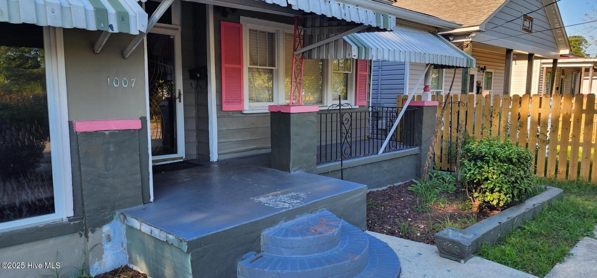 1007 Chestnut Street Wilmington, NC 28401 - Photo 2 of 16 20250904_172246