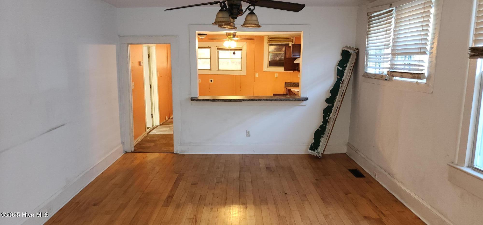 1007 Chestnut Street Wilmington, NC 28401 - Photo 7 of 16 20250904_172513