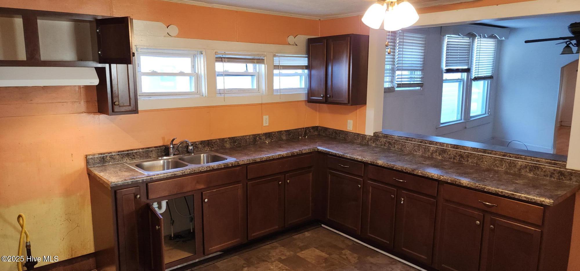 1007 Chestnut Street Wilmington, NC 28401 - Photo 8 of 16 20250904_172612