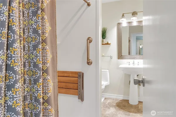 $599,000 | 2746 60th Avenue Southwest, Unit 2, Seattle, WA 98116