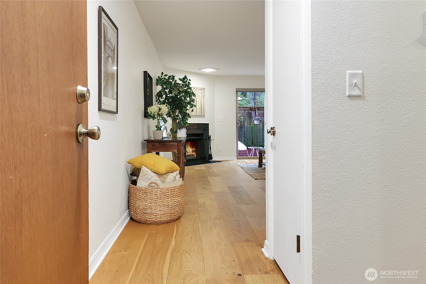 2746 60th Avenue Southwest, Unit 2 Seattle, WA 98116 - Photo 2 of 20