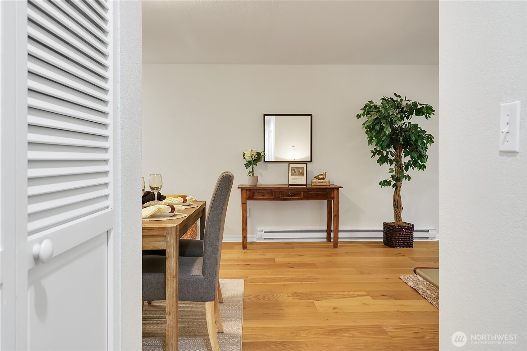 2746 60th Avenue Southwest, Unit 2 Seattle, WA 98116 - Photo 4 of 20