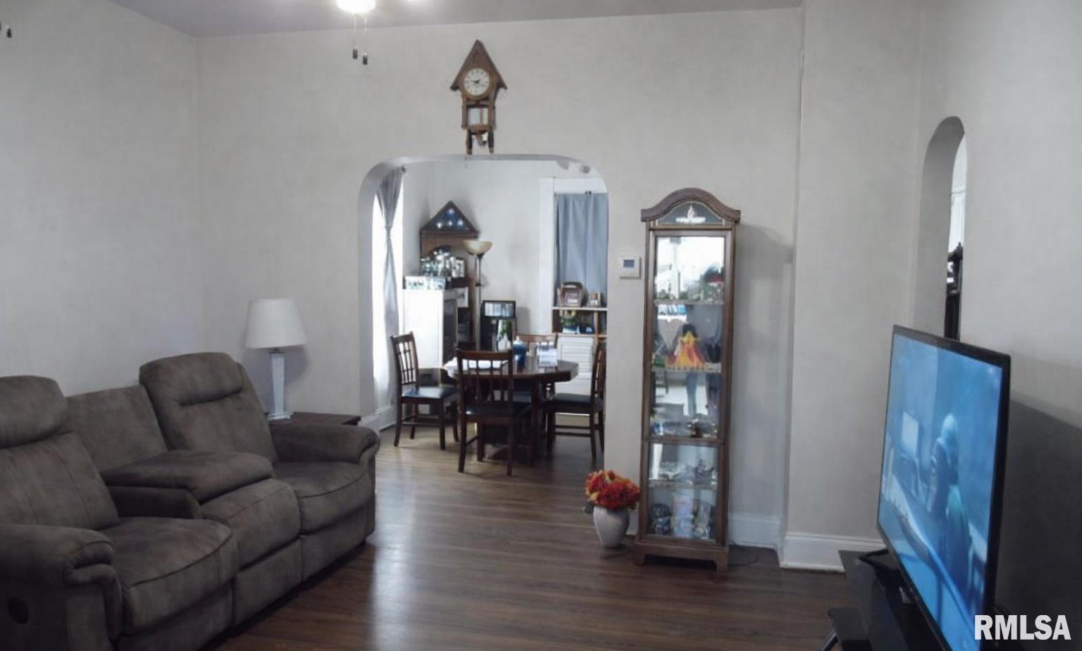 355 West Walnut Street Canton, IL 61520 - Photo 4 of 14
