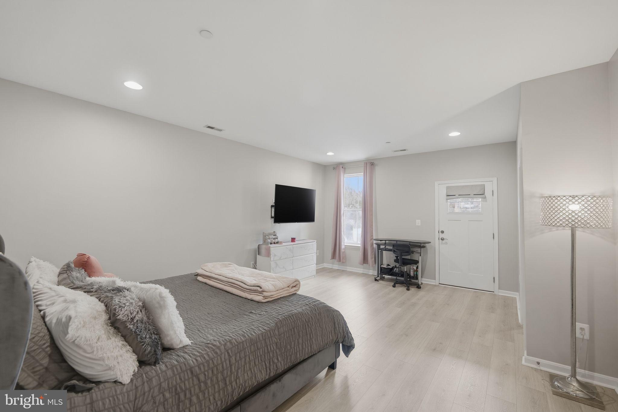 1403 Hudson View Road Essex, MD 21221 - Photo 7 of 46