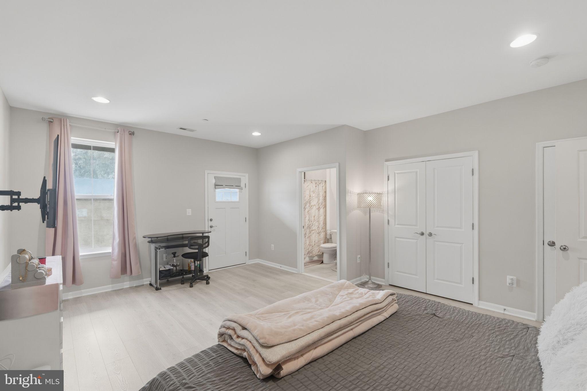 1403 Hudson View Road Essex, MD 21221 - Photo 9 of 46