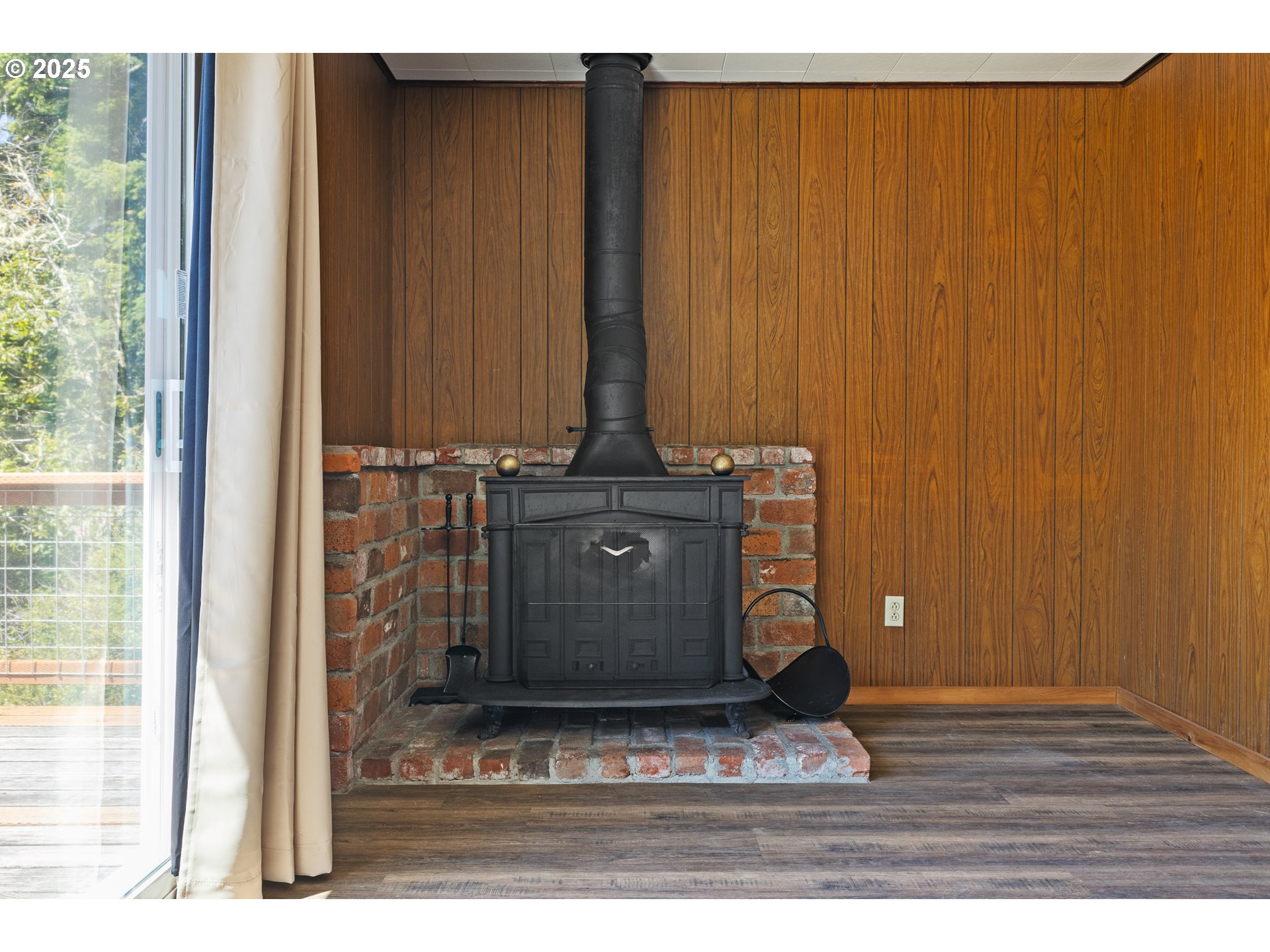 1523 North Tenmile Lakeside, OR 97449 - Photo 6 of 26 a room with a wooden floor and walls