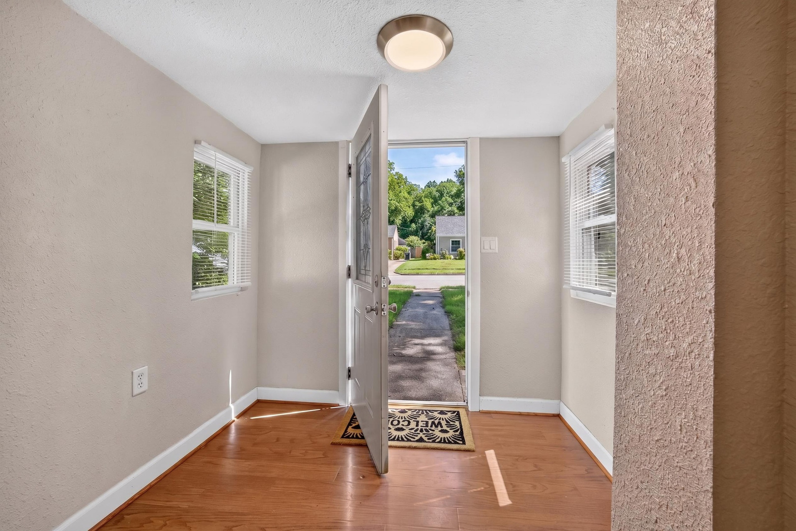 316 Brooke Road Rockford, IL 61109 - Photo 3 of 19 a view of an entryway with wooden floor