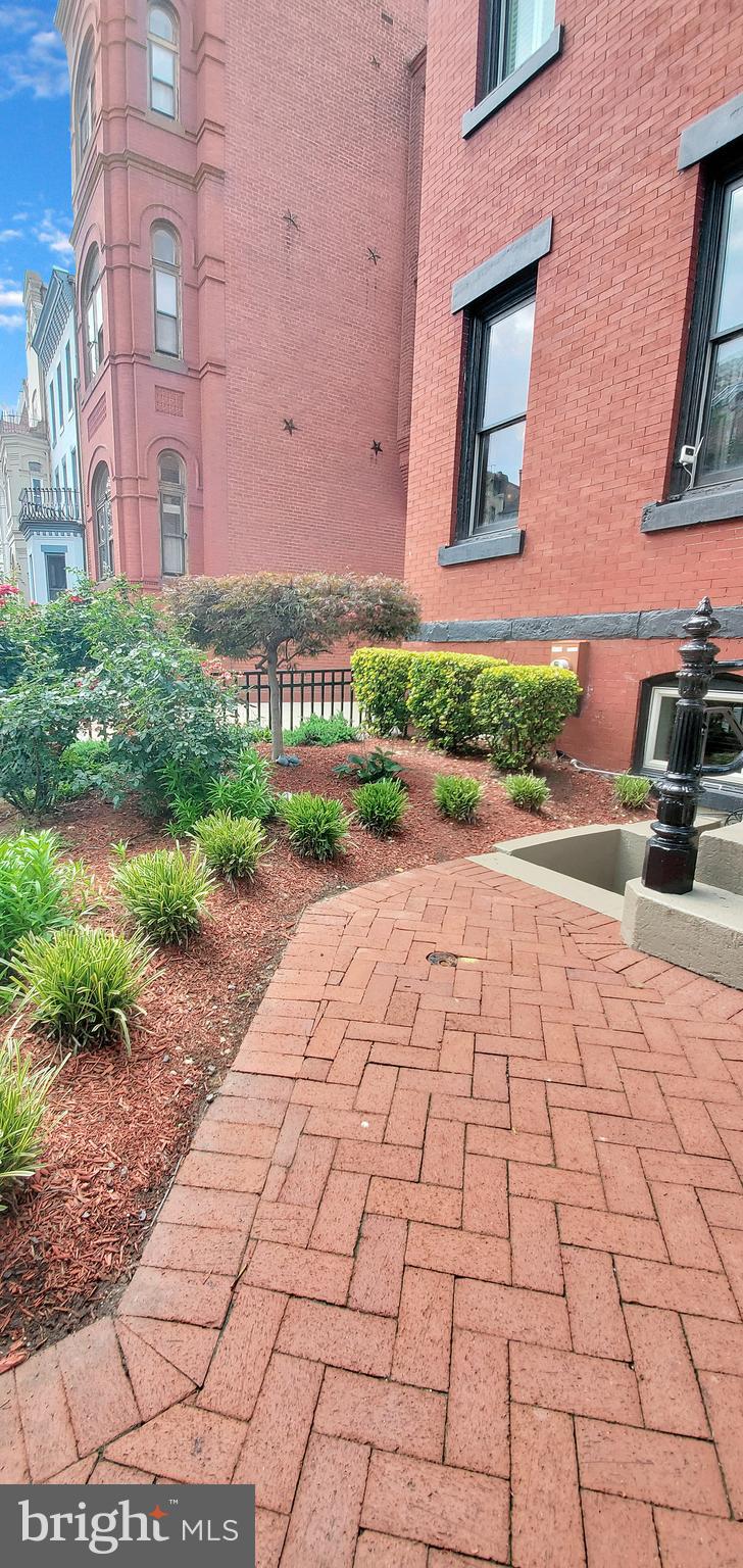 1315 R Street Northwest, Unit B Washington, DC 20009 - Photo 2 of 27 Front Entrance