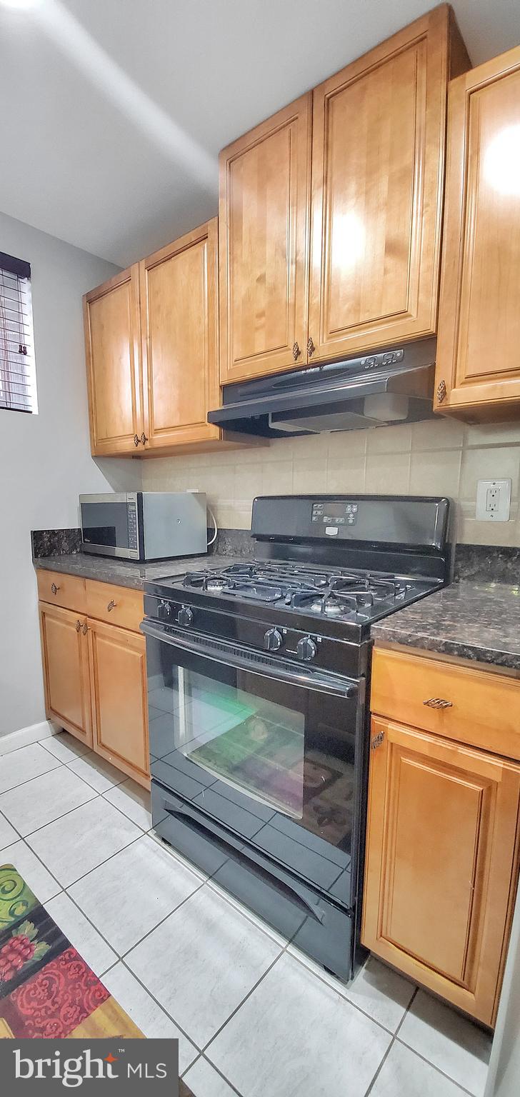 1315 R Street Northwest, Unit B Washington, DC 20009 - Photo 7 of 27 Kitchen