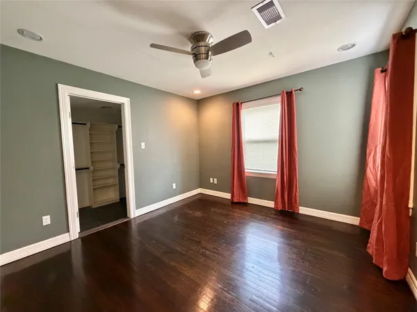 $1,400 | 1932 North Avenue H, Freeport, TX 77541
