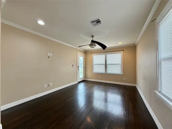 $1,400 | 1932 North Avenue H, Freeport, TX 77541