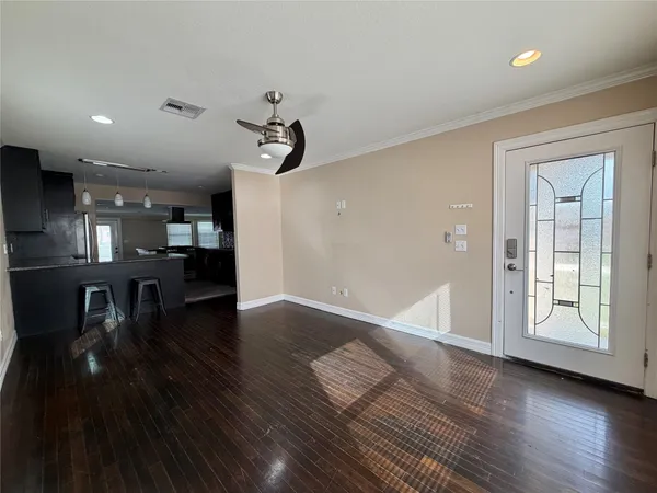 $1,400 | 1932 North Avenue H, Freeport, TX 77541