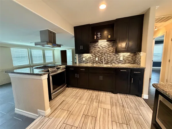 $1,400 | 1932 North Avenue H, Freeport, TX 77541