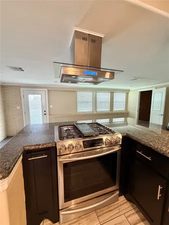 $1,400 | 1932 North Avenue H, Freeport, TX 77541