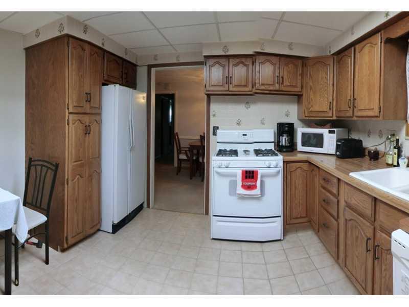 10246 Ruckle Street Indianapolis, IN 46280 - Photo 8 of 24 Gallery Image 8