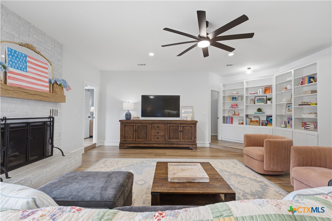 3020 Riverside Trail Temple, TX 76502 - Photo 10 of 48 Living Room