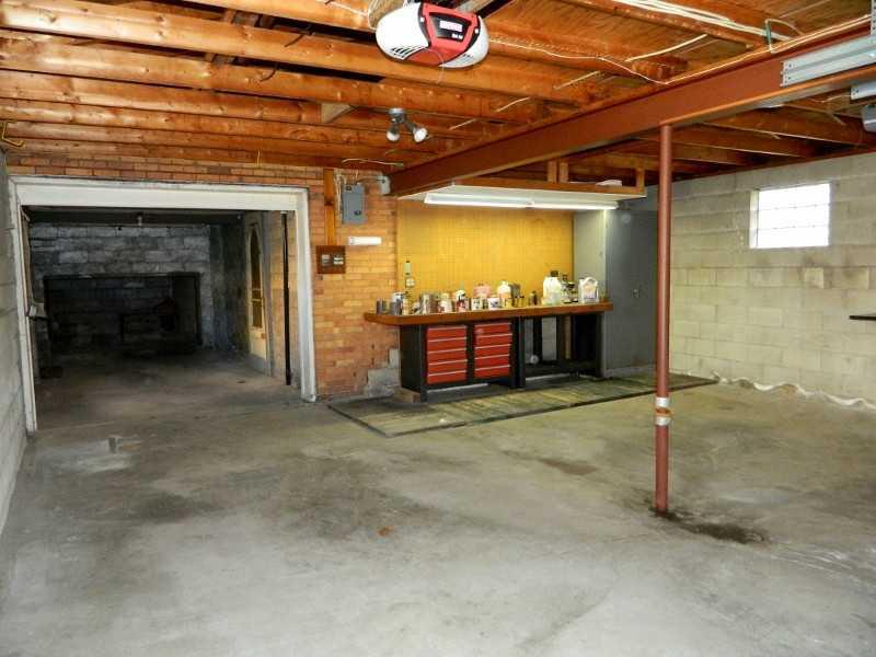 975 Ridge Road Ambridge, PA 15003 - Photo 21 of 25 Parking Lot/Garage. Great to use as a workshop.