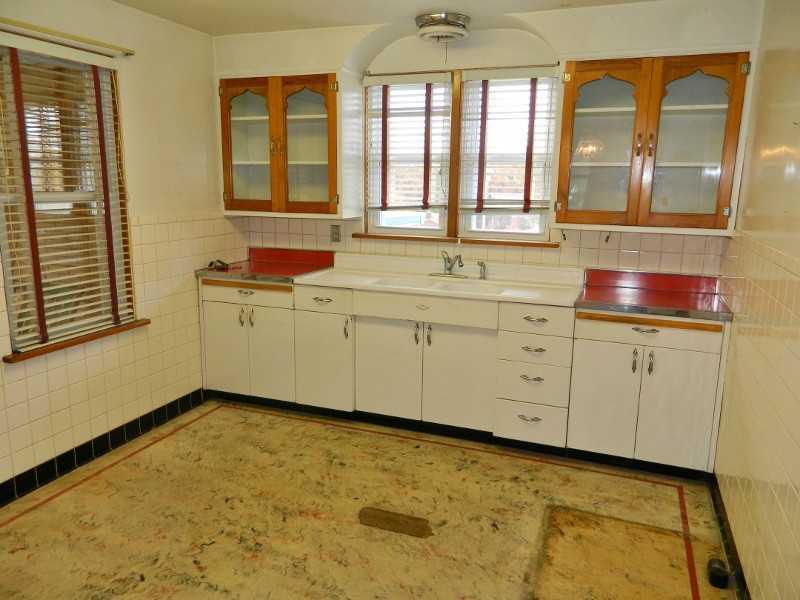 975 Ridge Road Ambridge, PA 15003 - Photo 7 of 25 Kitchen.