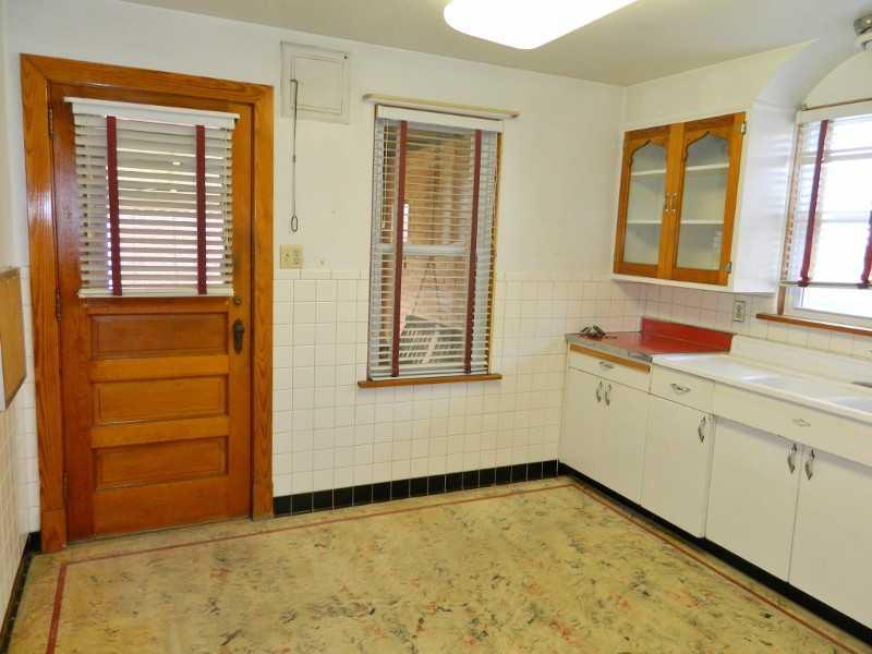 975 Ridge Road Ambridge, PA 15003 - Photo 8 of 25 Kitchen. Covered Porch off of Kitchen.