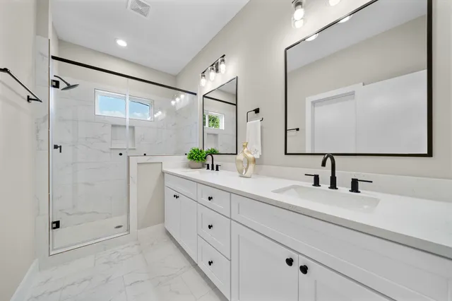 $2,099 | 11 Wellford Street, Unit B, Houston, TX 77022