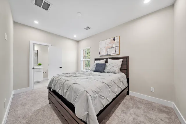 $2,099 | 11 Wellford Street, Unit B, Houston, TX 77022