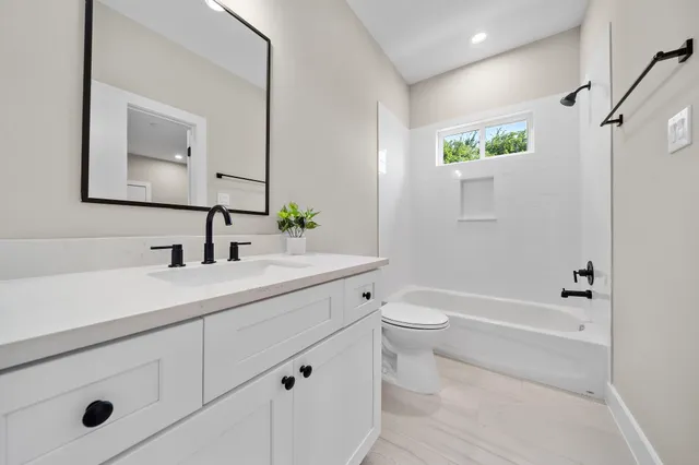 $2,099 | 11 Wellford Street, Unit B, Houston, TX 77022