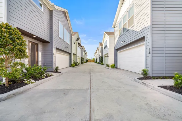 $2,099 | 11 Wellford Street, Unit B, Houston, TX 77022