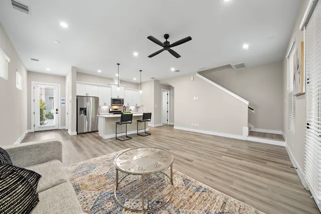 $2,099 | 11 Wellford Street, Unit B, Houston, TX 77022