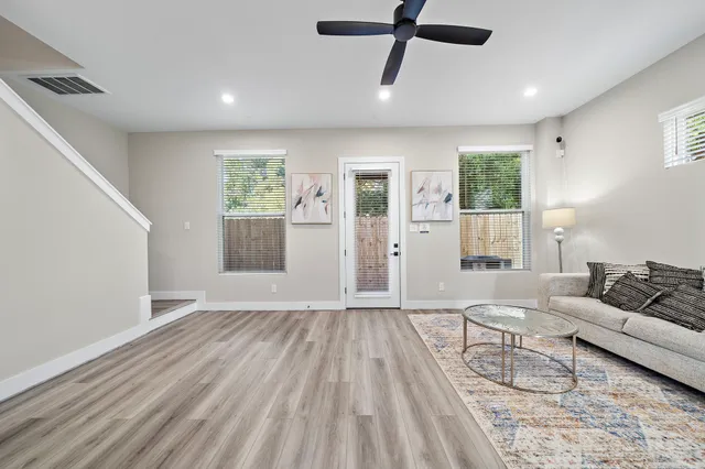 $2,099 | 11 Wellford Street, Unit B, Houston, TX 77022