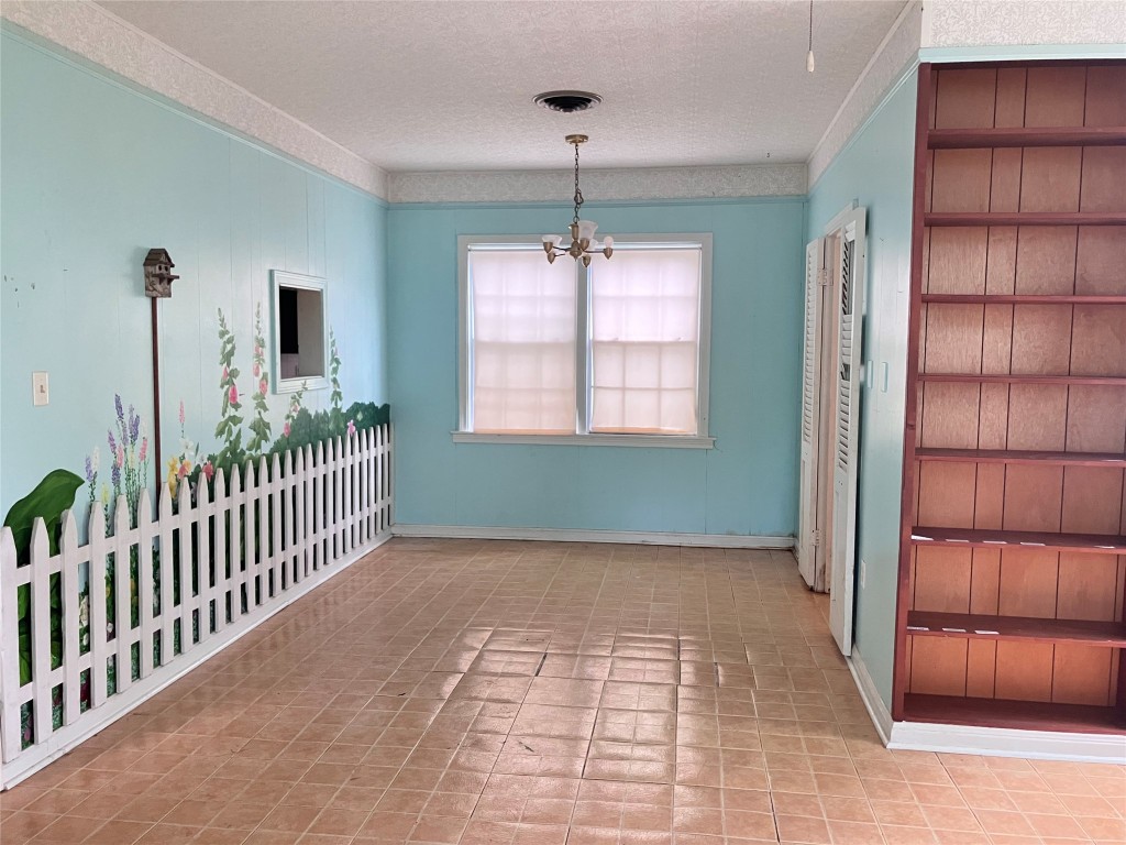 5012 Winding Way Dickinson, TX 77539 - Photo 11 of 23 a view of livingroom with furniture