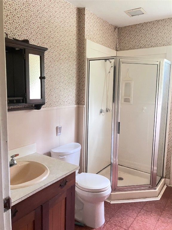 5012 Winding Way Dickinson, TX 77539 - Photo 17 of 23 a bathroom with a sink toilet and shower