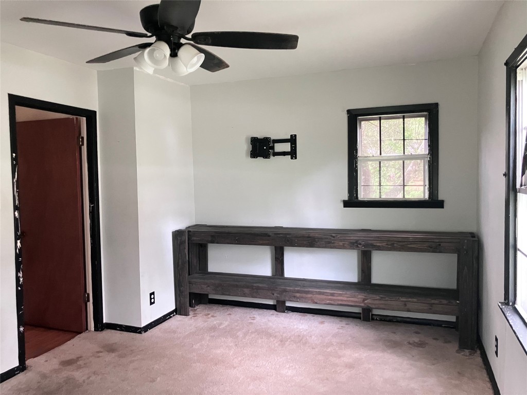 5012 Winding Way Dickinson, TX 77539 - Photo 18 of 23 a view of room with a ceiling fan