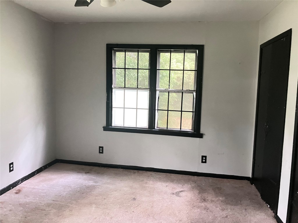 5012 Winding Way Dickinson, TX 77539 - Photo 19 of 23 an empty room with a window