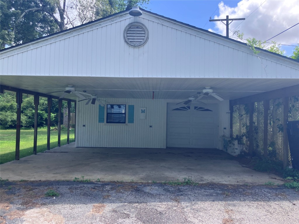5012 Winding Way Dickinson, TX 77539 - Photo 2 of 23 a view of a garage